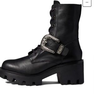 Made of fine leather only worn once Dingo combat boots